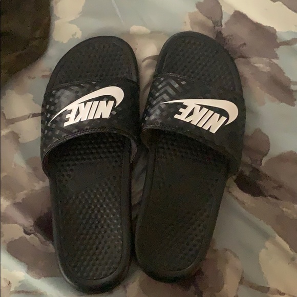 Nike women slides - Picture 3 of 4